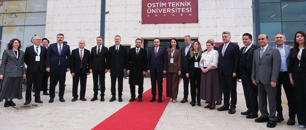 21'inci KOBİ Zirvesi - OSTİM Teknik Üniversitesi önünde açılış fotoğrafı