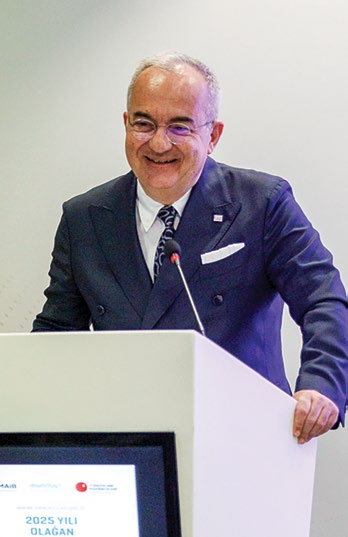 Görevi devreden MAİB Başkanı, MAKFED Yönetim Kurulu Başkanı Kutlu Karavelioğlu kürsüde