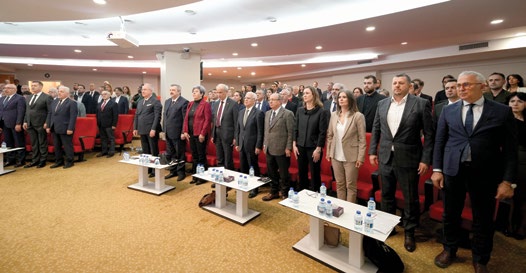 Genel kurul katılımcıları saygı duruşunda