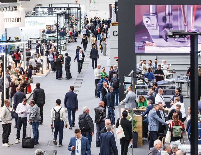 Techtextil 2026 fuar alanında ziyaretçi yoğunluğu