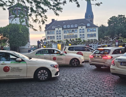 Düsseldorf'ta Turkish Machinery reklamlı taksiler