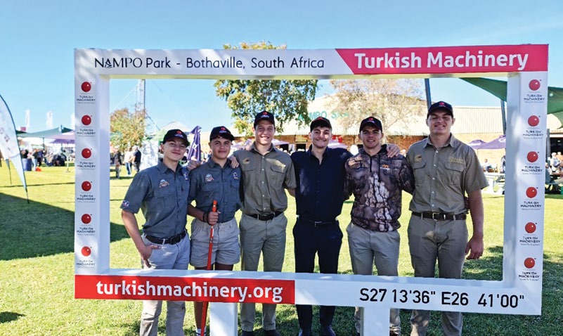 NAMPO Park Bothaville Turkish Machinery fotoğraf çerçevesi ve ziyaretçiler