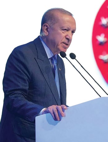 Cumhurbaşkanı Recep Tayyip Erdoğan İhracatın Şampiyonları Ödül Töreni'nde kürsüde konuşurken